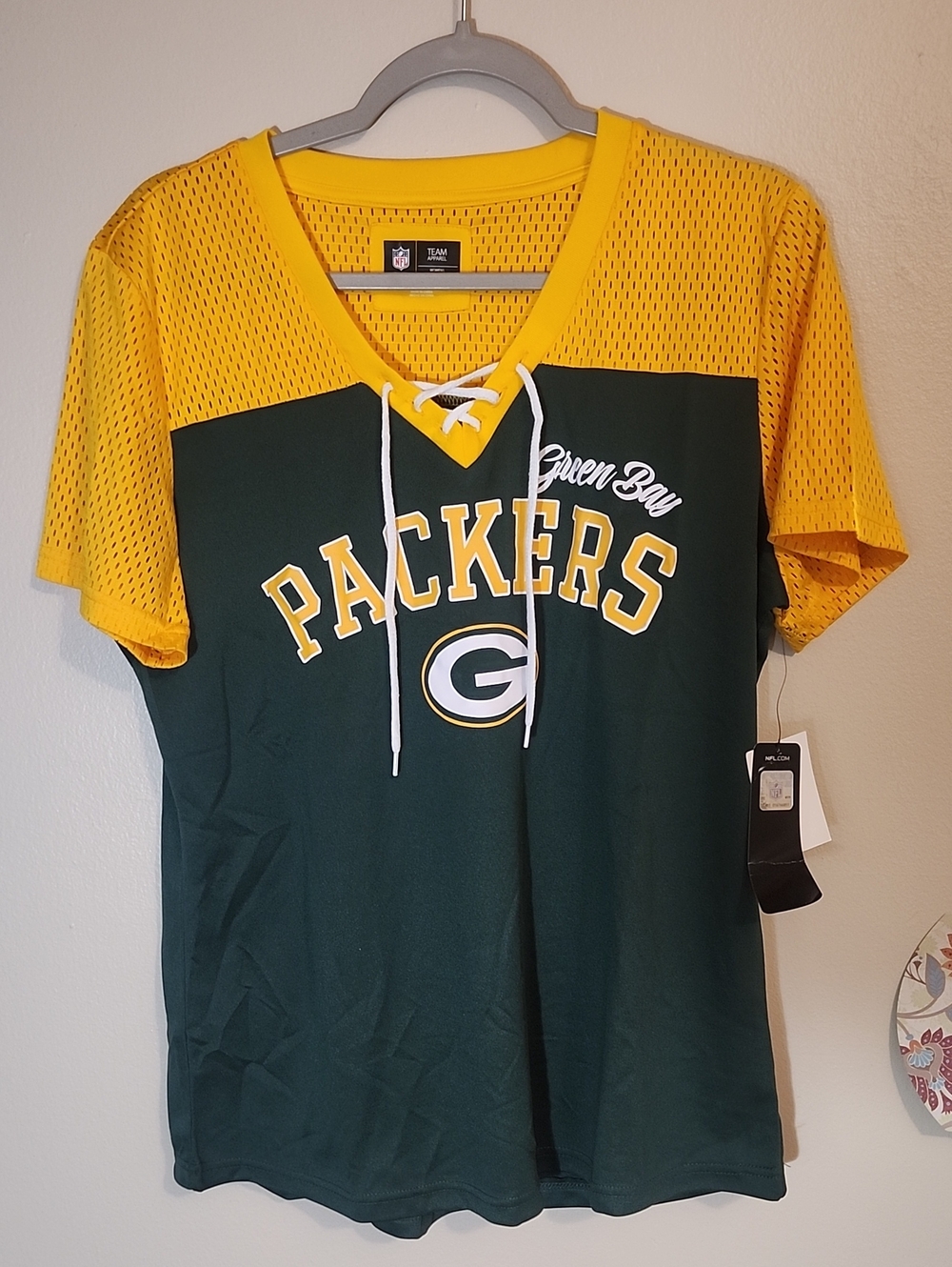 NWT/Green Bay Packers Women’s Lace-Up V-Neck Mesh Sleeve Tee/Size XL